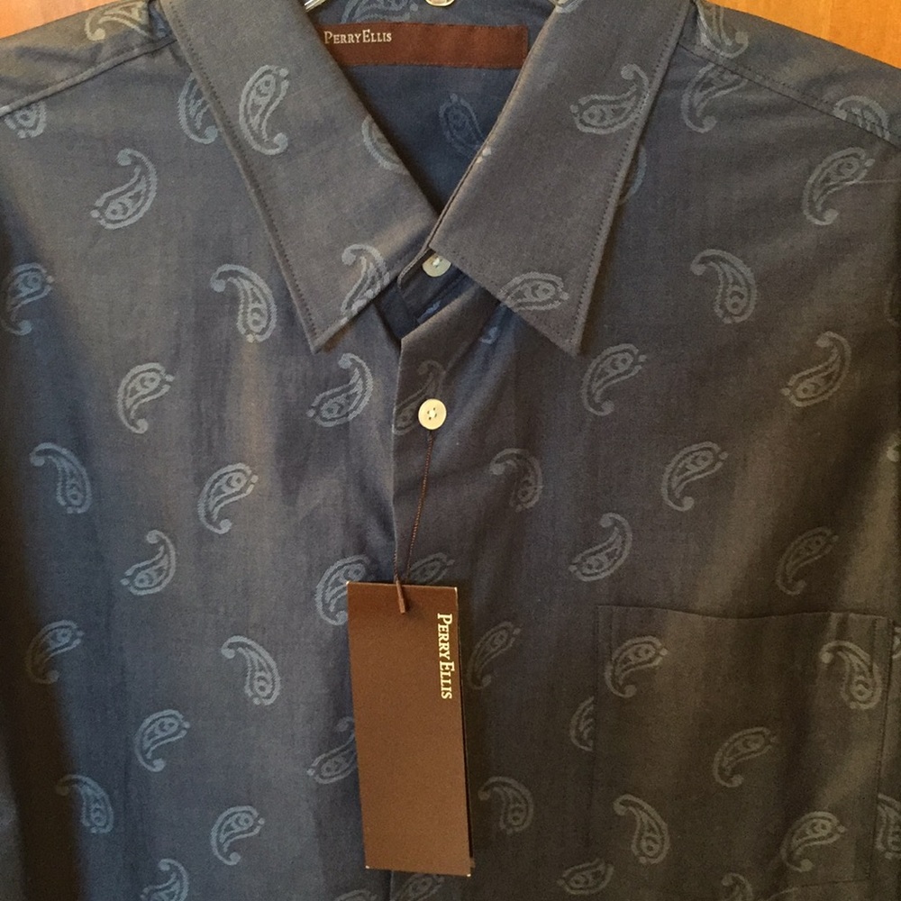 Men’s Perry Ellis blue w/paisley design NWT - XL